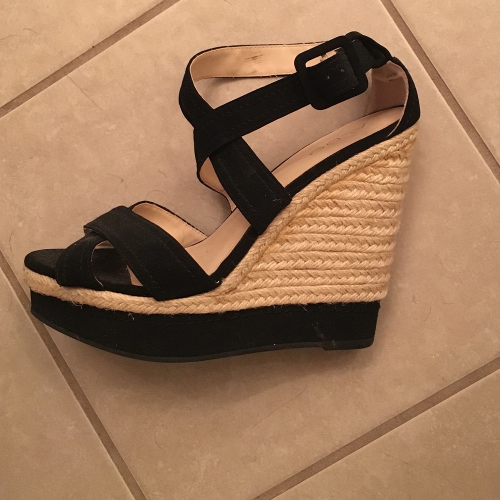 Black Aldo platform wedges